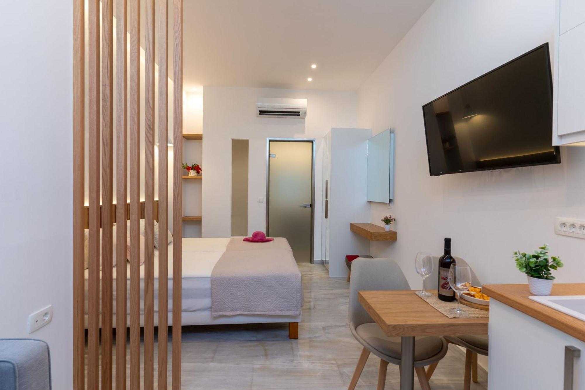 Epsilon Apartment *